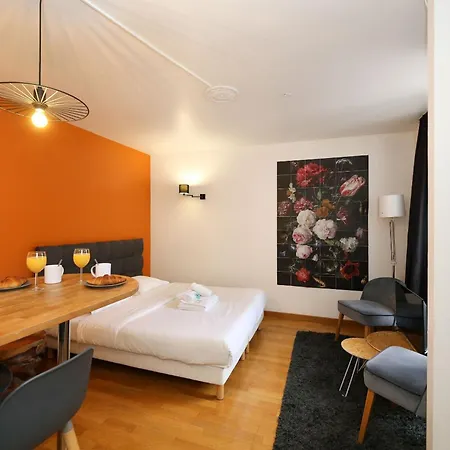 Service - En Face Du Musee - 5 Appartement