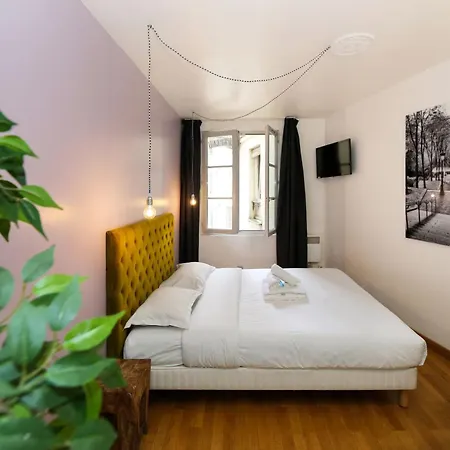Service - En Face Du Musee - 5 Appartement Parijs
