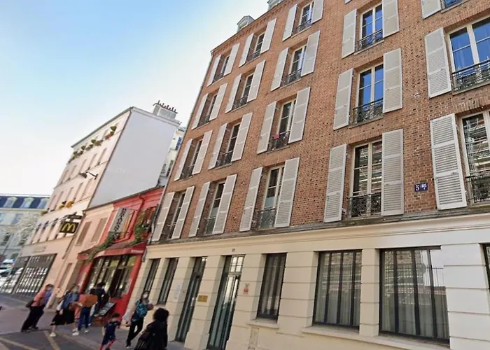 Service - En Face Du Musee - 5 * Parijs