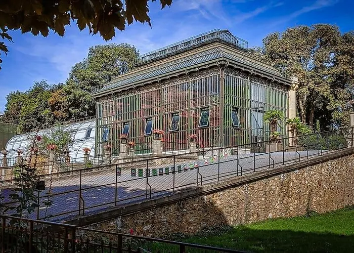 Service - En Face Du Musee - 5